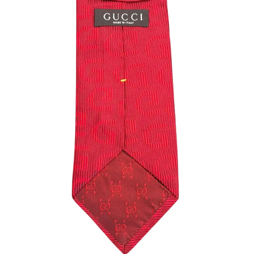 Gucci Silk Tie Mens Red Textured GG Monogram Logo Made in Italy Luxury Tie